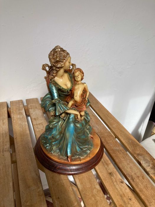 Escultura Vintage - Figura Materna com bebé - Detalhes impressionantes