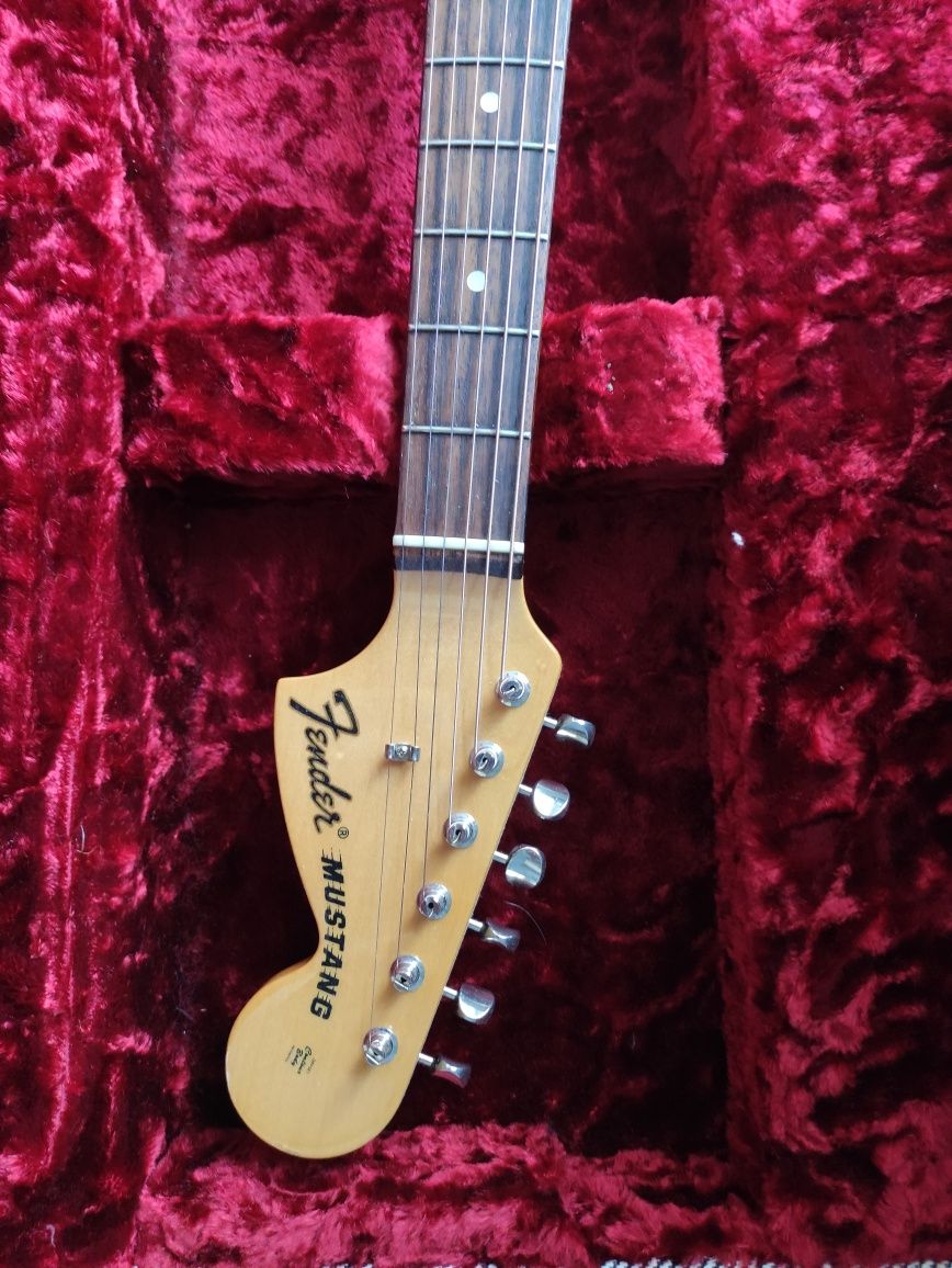 Fender Mustang Kurt Cobain Fiesta Red