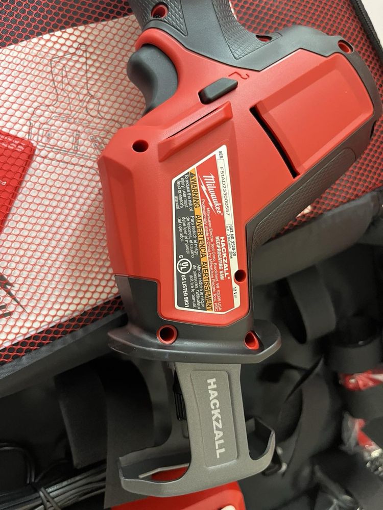 Набір безщіткова шабельна пила Milwaukee M12 FUEL™ 2520-21XC.