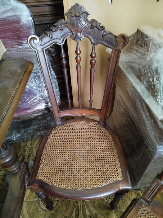 Cadeirões e cadeiras em palhinha