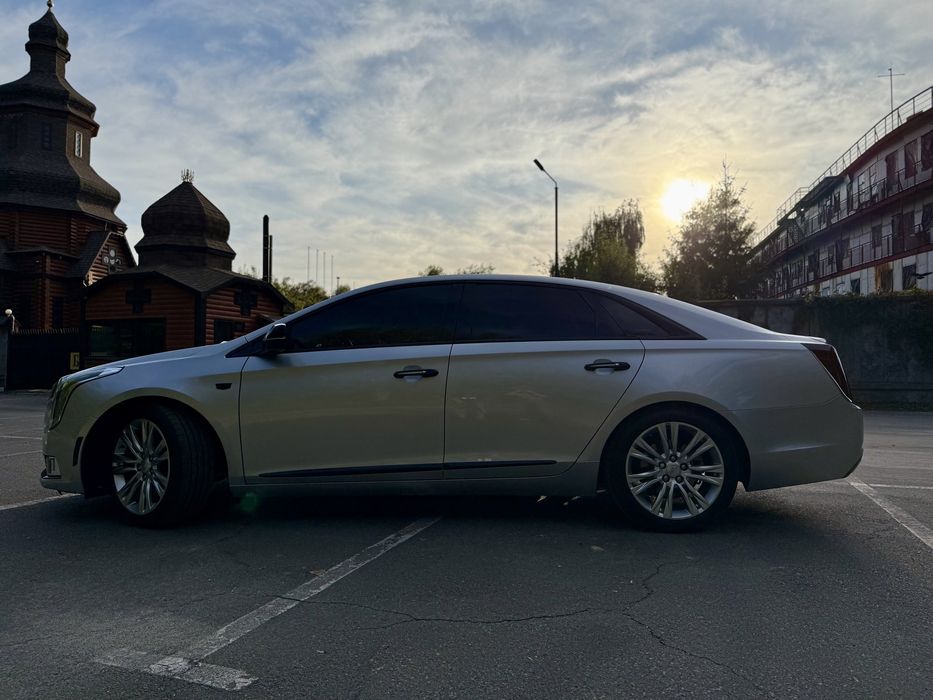 Cadillac XTS  V6  AWD  Luxury