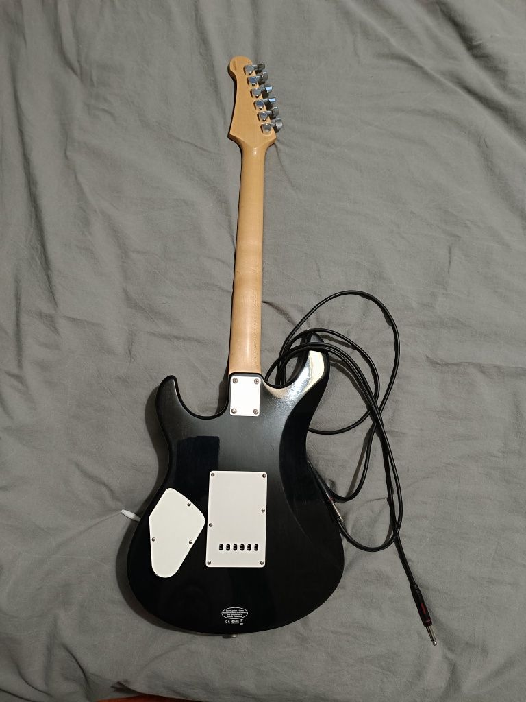 Gitara Yamaha 212