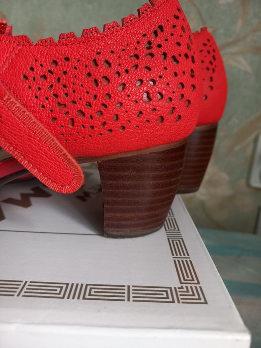 Жіночі босоніжки