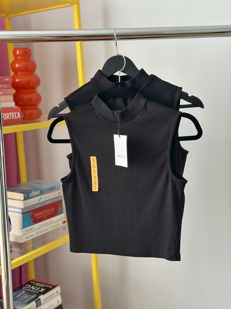 Dwa topy czarne sportowe crop elatyczne krótka bluzka mohito