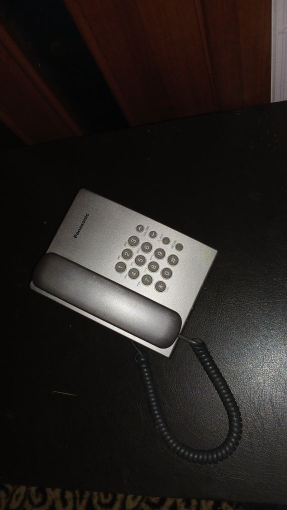 Телефон Panasonic KX-TS235OUA.
