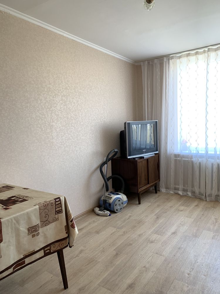 Продам 1-к квартиру, метро Житомирська 10хв. Зодчих 32б