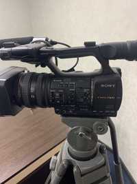 Видеокамера профессиональная Sony HXR-NX5E