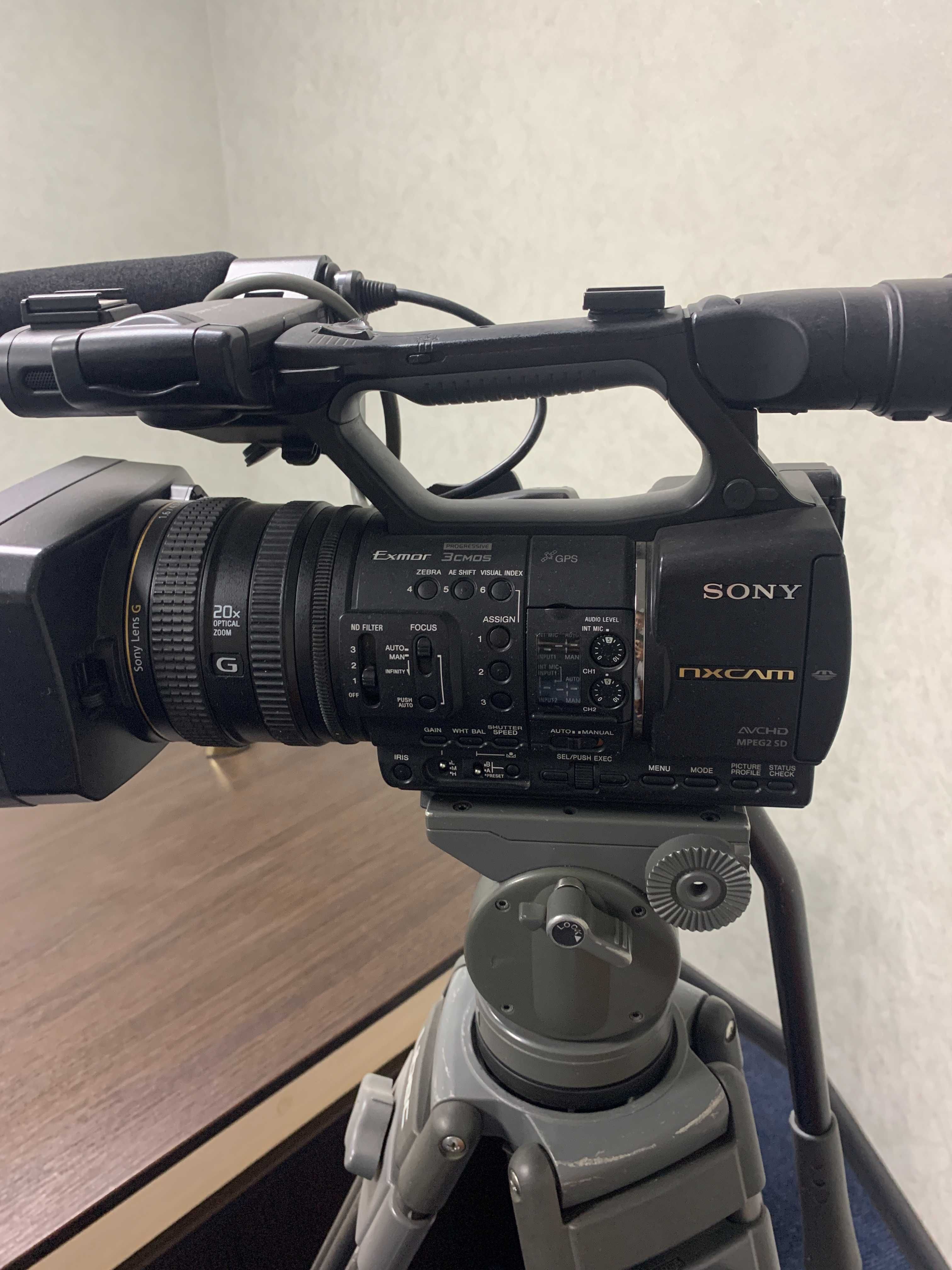 Видеокамера профессиональная Sony HXR-NX5E