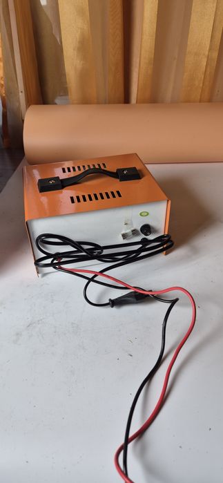 Prostownik ładowarka samochodowa 12V 10A jak nowy