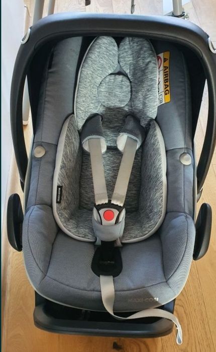 Maxi-Cosi Pebble Pro z bazą i wkładką dla niemowlaka