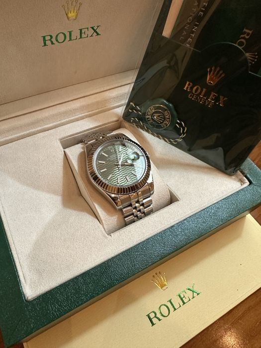 Rolex Datejust 41mm Green Motif Dial *NOVO*