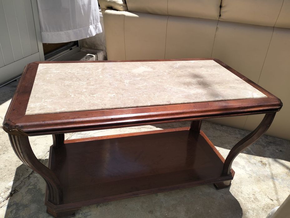 Mesa de madeira e pedra