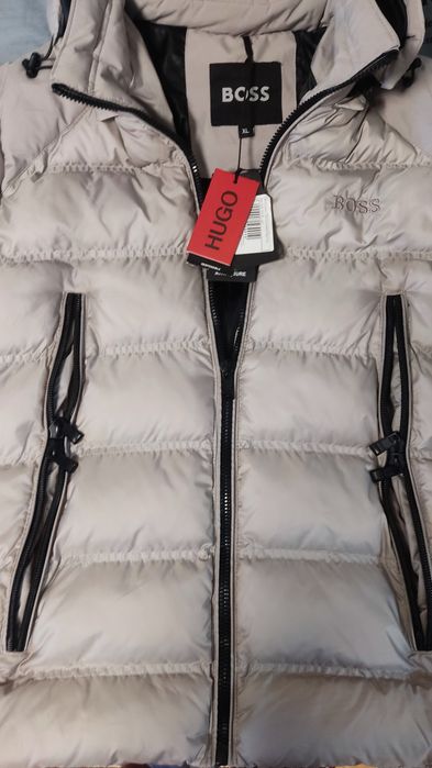 Зимовий чоловічий пуховик HUGO BOSS.Виробник Німеччина p. XL