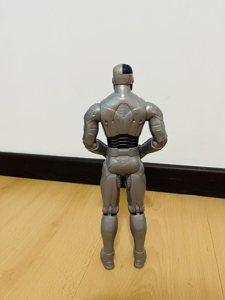 Figuras Bonecos Cyborg