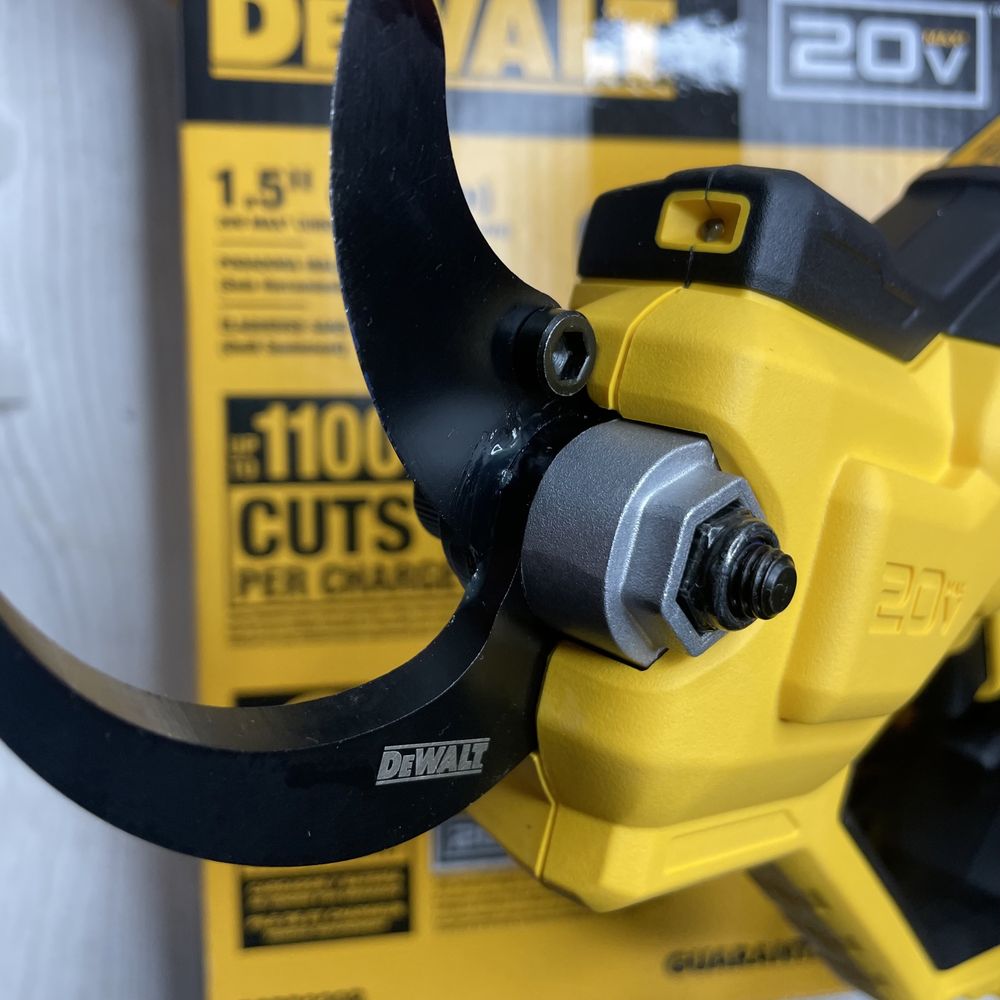 Аккумуляторный секатор DEWALT DCPR320B 20V MAX