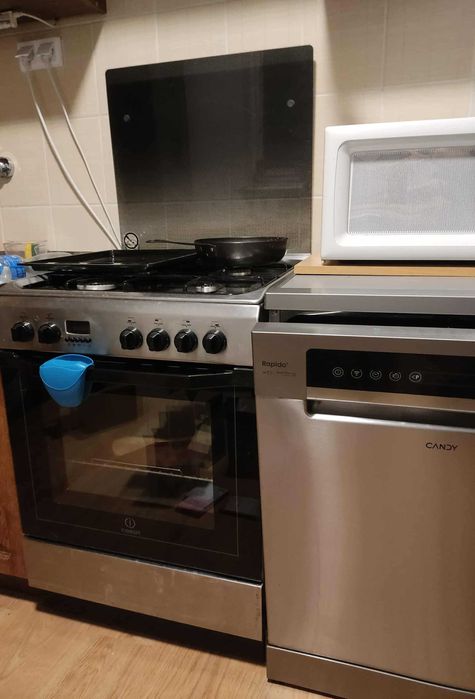 Kuchenka gazowo-elektryczna sprawna sprzedam tanio i szybko