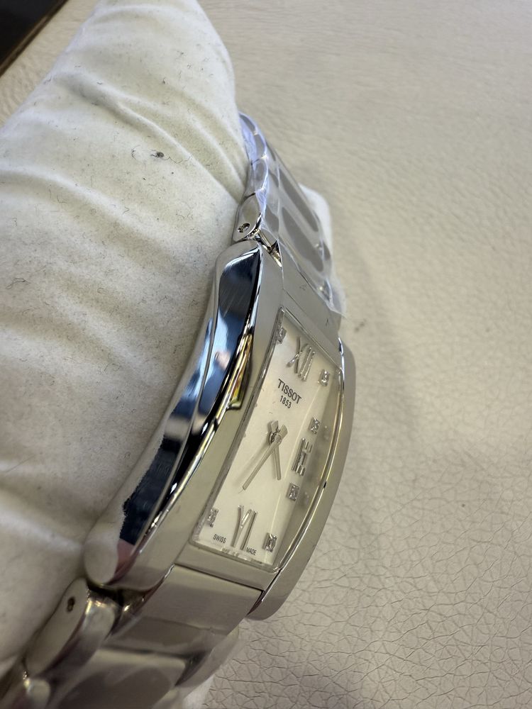 Tissot z masą perłową i diamentami damski jak NOWY