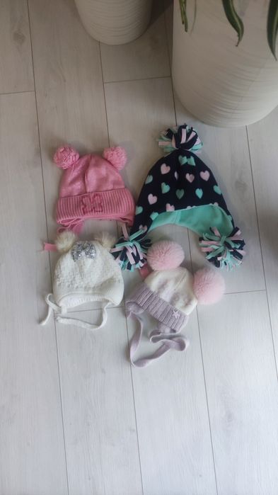 Лот 250 грнШапки для дівчинки з народження 0-6міс