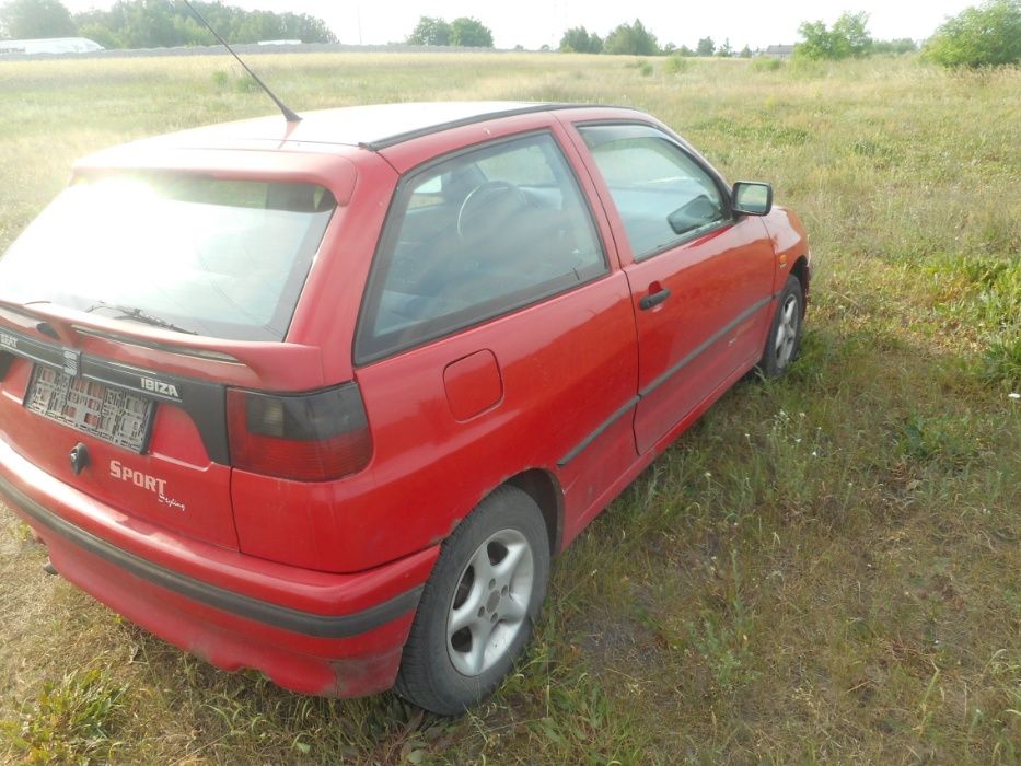 Seat Ibiza,1,4 benzyna,8-zaworowa,na części,czerwony