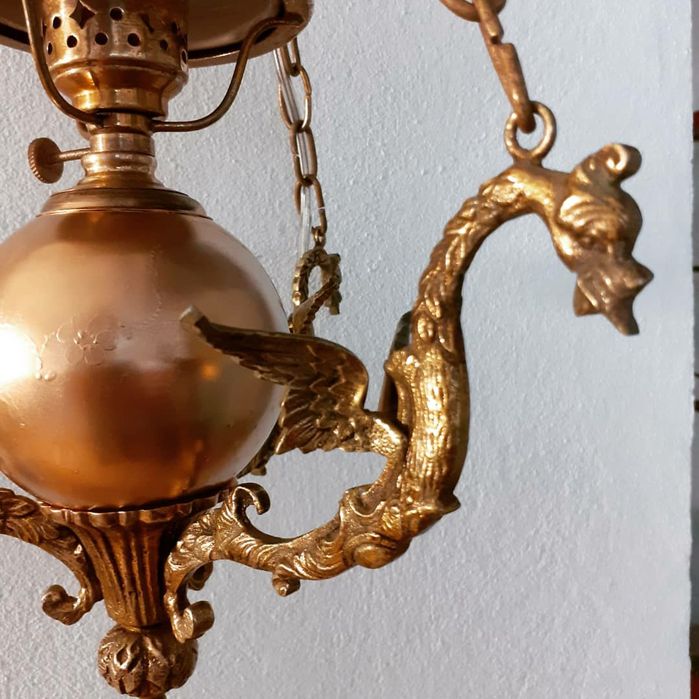 Candeeiro vintage em metal com tampa de terrina de Alcobaça