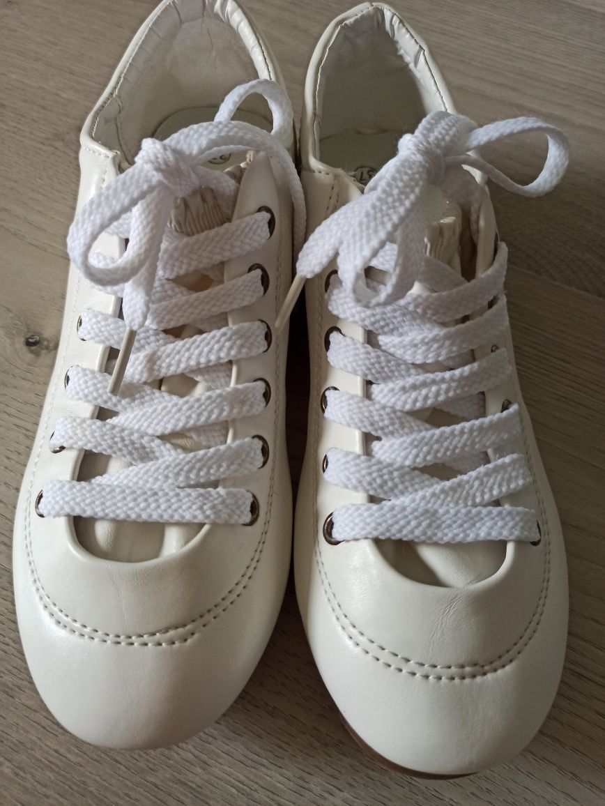 Białe buty sportowe trampki sznurowane r. 36 / 37