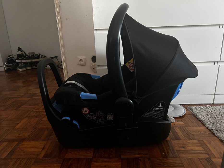 Vendo cadeira/ovo com base para auto