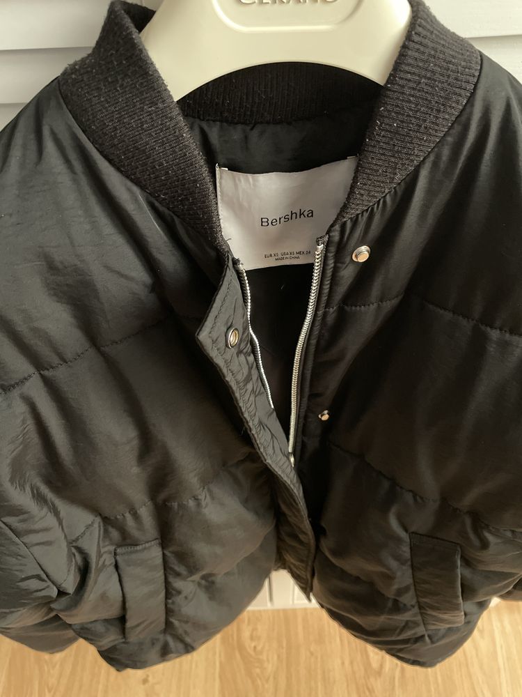 Kurtka puchowa bomberka Bershka r. XS