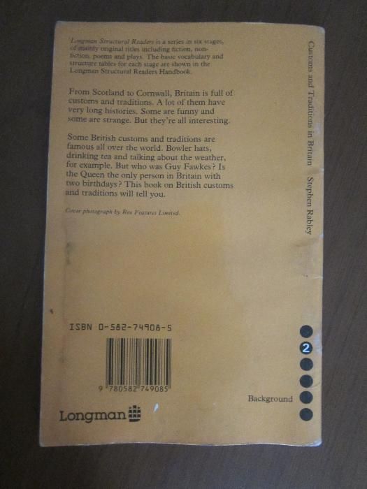 Customs and Traditions in Britain da Longman