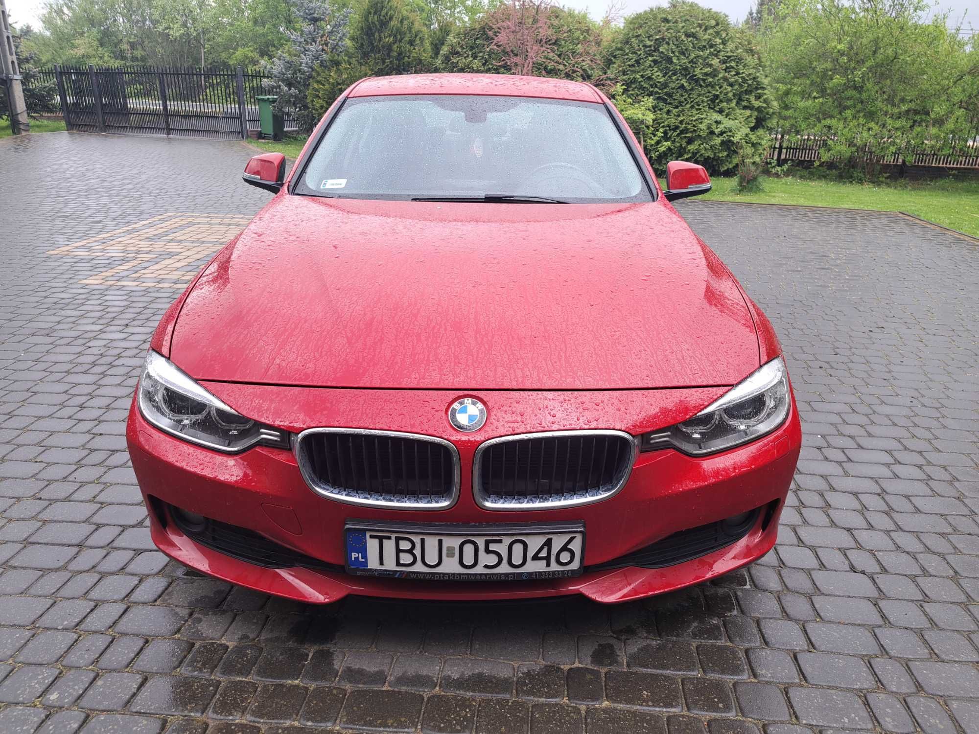 BMW 320d 2012  czerwone