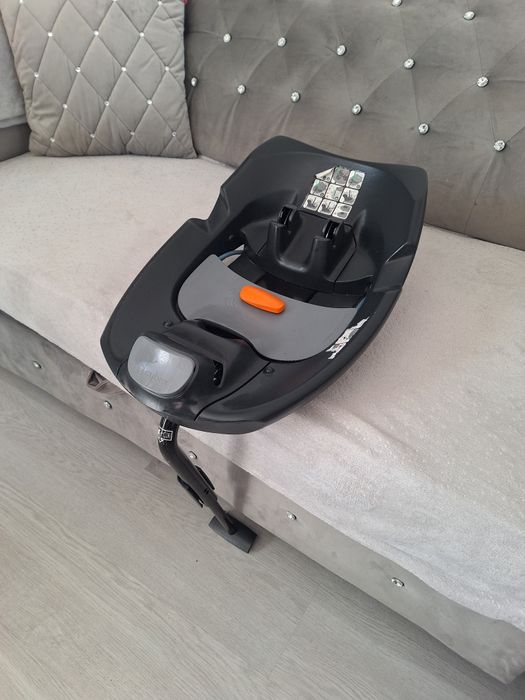 Baza 2-Fix  isofix  Cybex aton 5  umożliwia bezpieczny i łatwy montaż