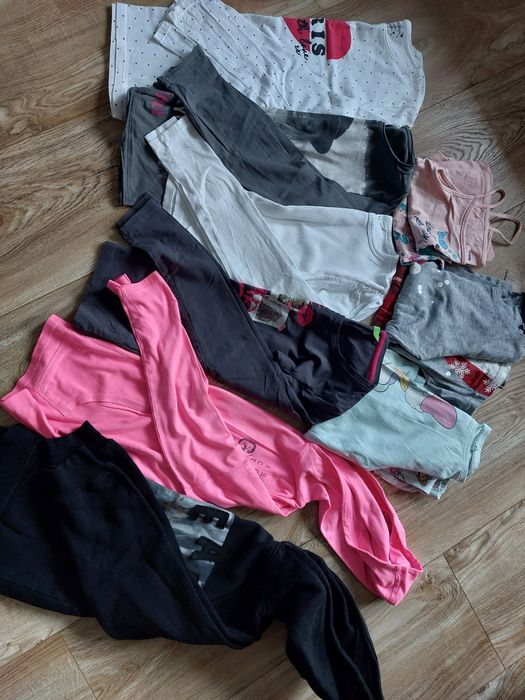 Zestaw ubrań  45 sztuk dla dziewczynki 146/152