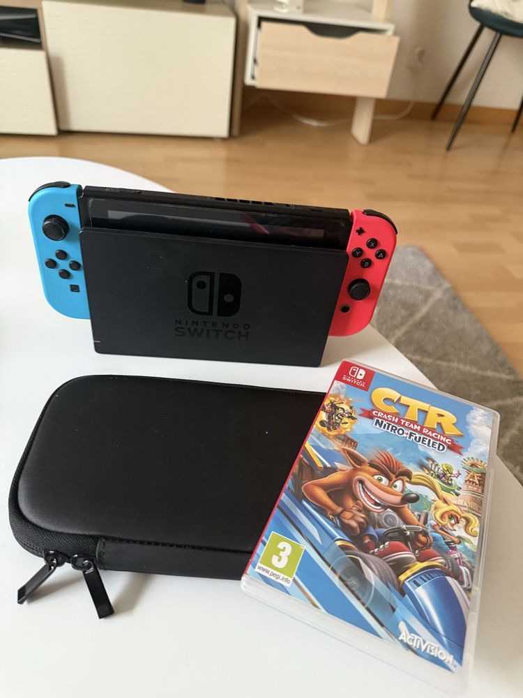 Nintendo Switch c/jogo + acessórios