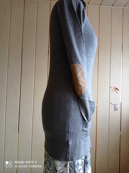 Świetny długi kardigan-tunika z długim rękawem.