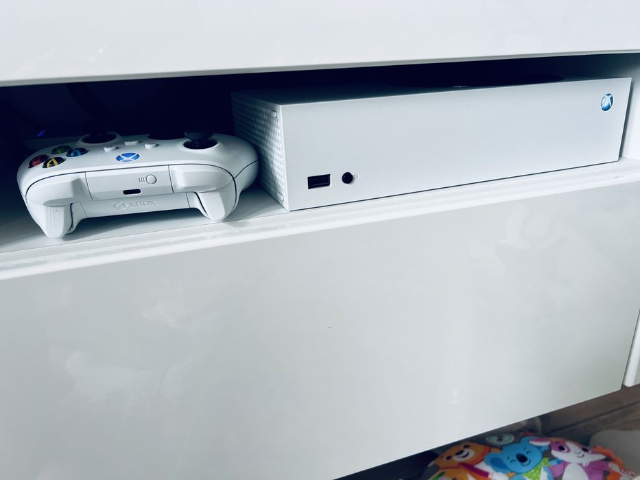 Xbox Series S – stan bardzo dobry! Pad, wysyłka
