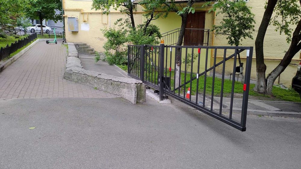 Відкотні бар'єри, шлагбауми, ворота, автоматика - виробництво і монтаж