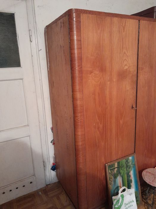 Szafa PRL wys 175 dł 180 gł 58 
Dl 180
Wys 175 cm
