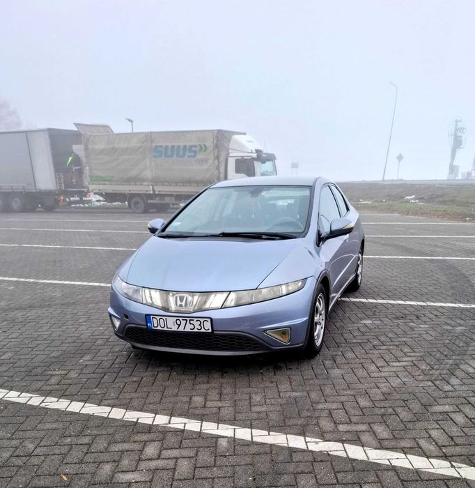 Honda Civic 8 UFO 2.2 diesel, super stan, hak, czujniki parkowania