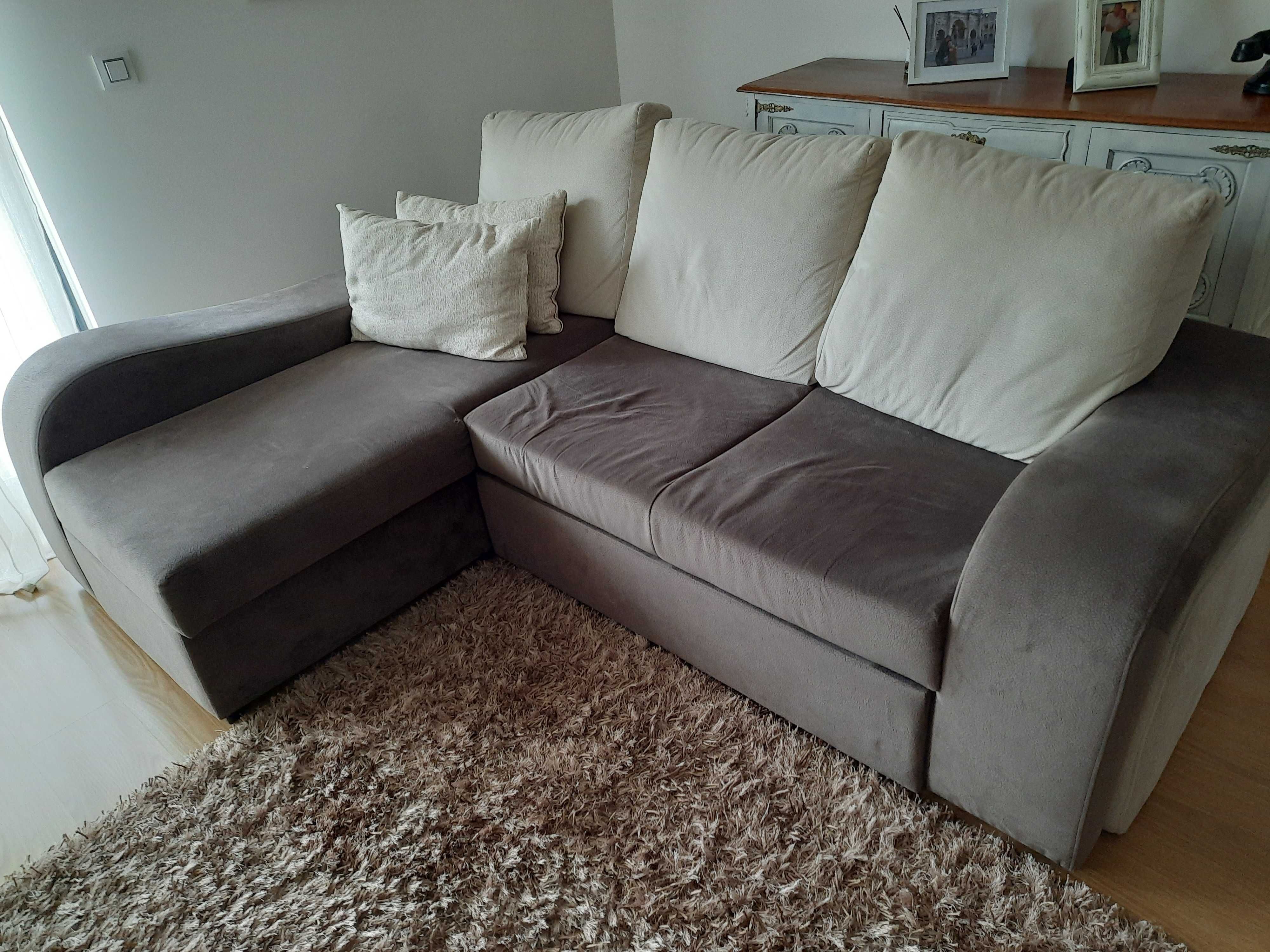 Sofá cama com chaise long