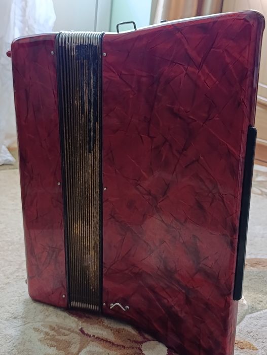 Продам акордеон HOHNER VERDI 3