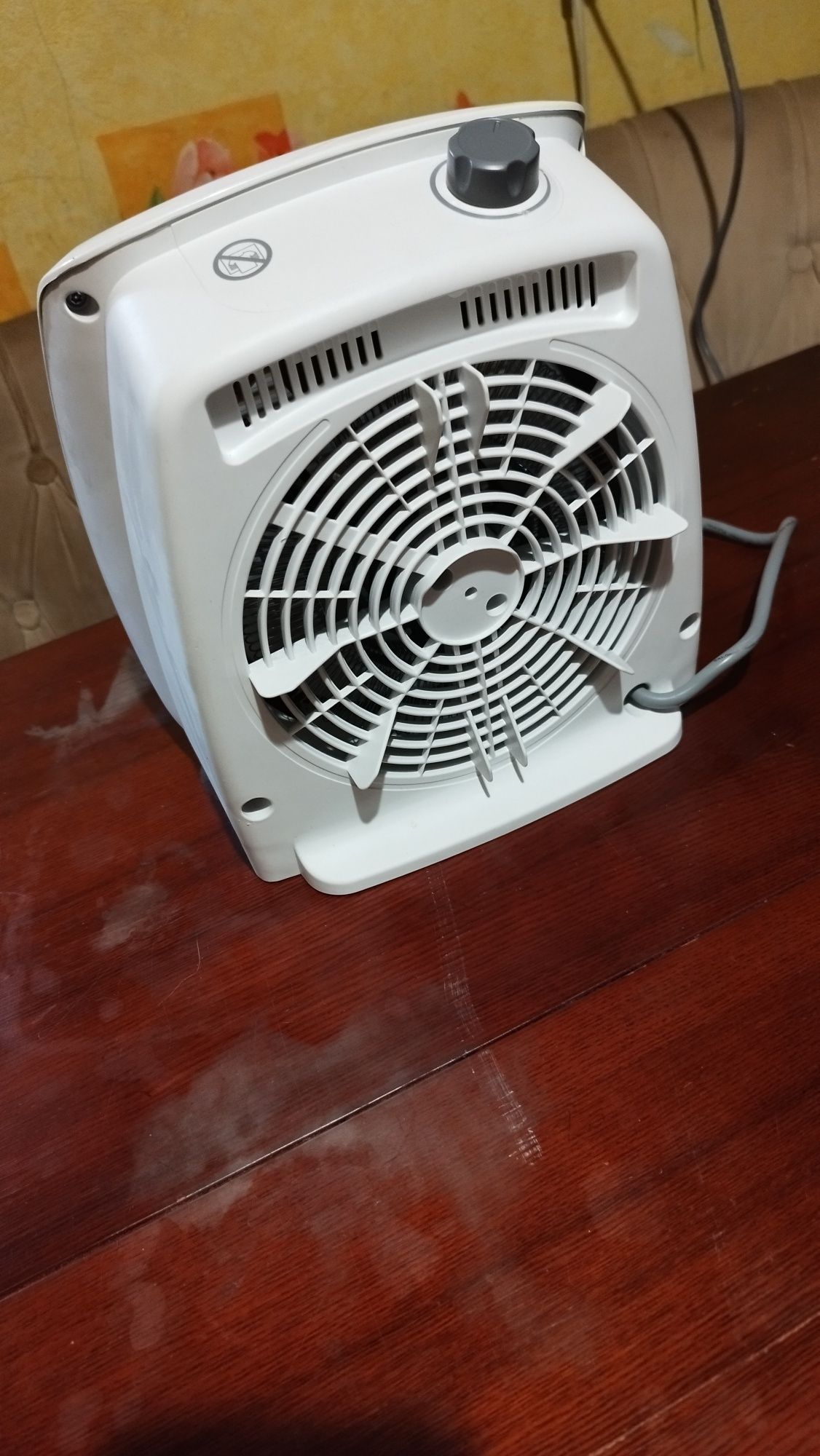 Тепловентилятор (дуйка)  DeLonghi HVY 1020
