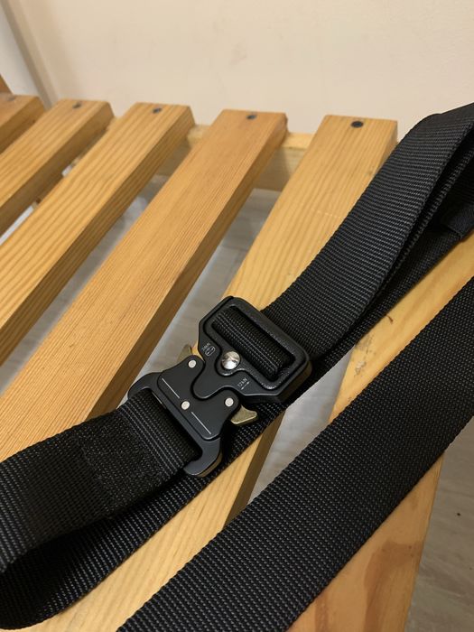 Чорний тактичний військовий ремінь з металевою пряжкою