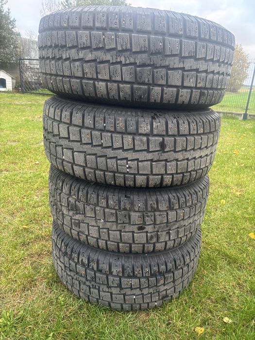 Opony zimowe 265/70/R15