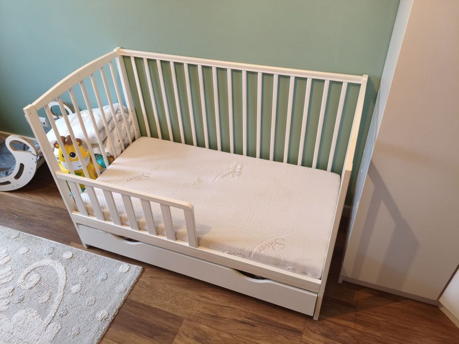 Łóżeczko dziecięce z materacem 0-3 latka