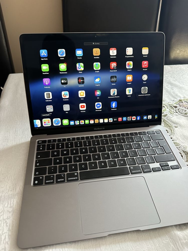 Macbook Air 13  kupiony 14.2.2025 w ispod za gotowke