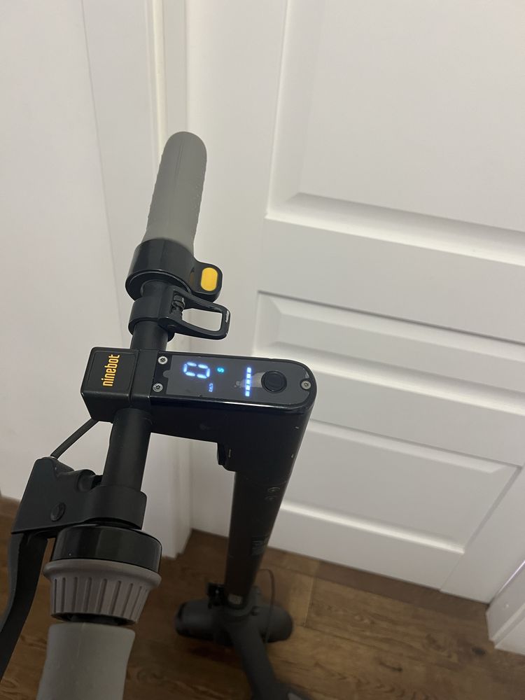 Електросамокат Ninebot max G30 ( в подарунок насос )
