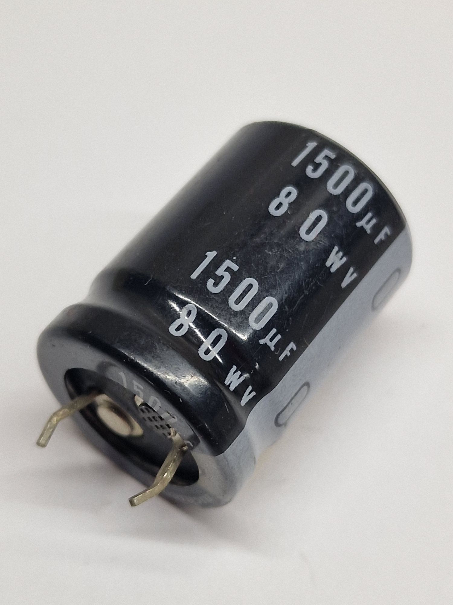 #694   Kondensator elektrolityczny 1500uF 80V Nichicon