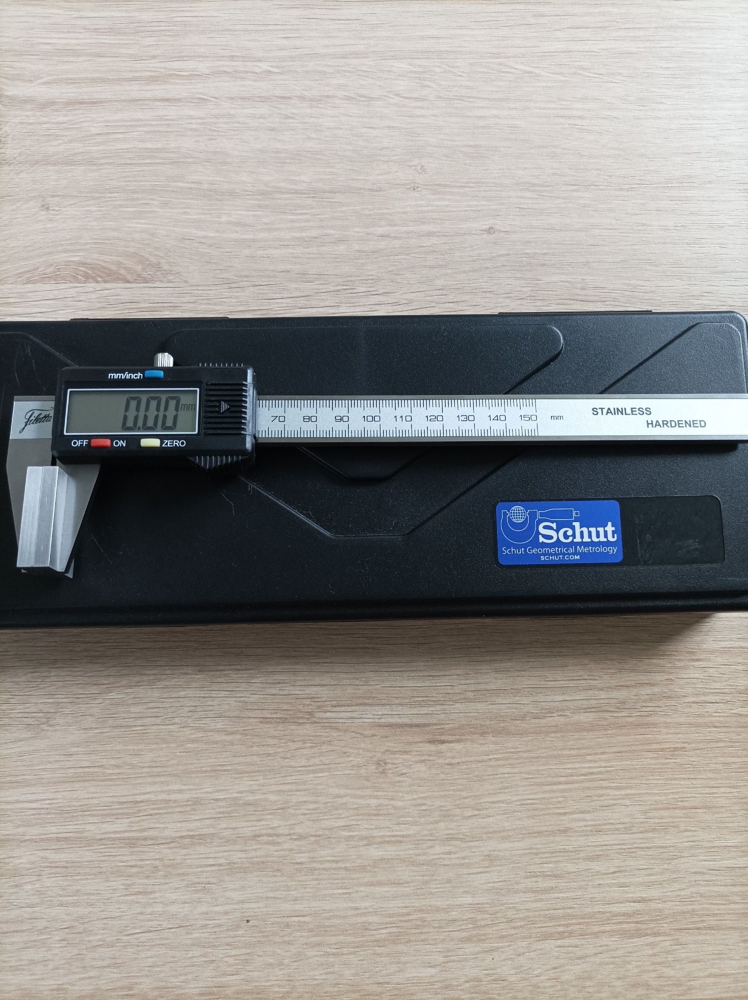 Suwmiarka elektoniczna