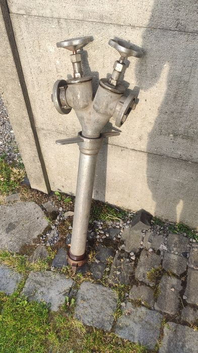 Hydrant stojak hydrantowy podwójny