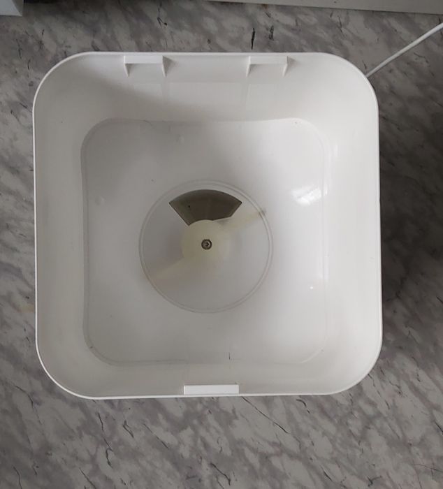 Automatyczna miska dla kota lub małego psa!