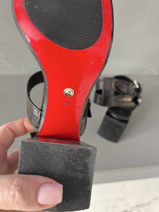 Босоніжки на  стійкому каблуку, Vitto Rossi,pозмір 37,практично нові